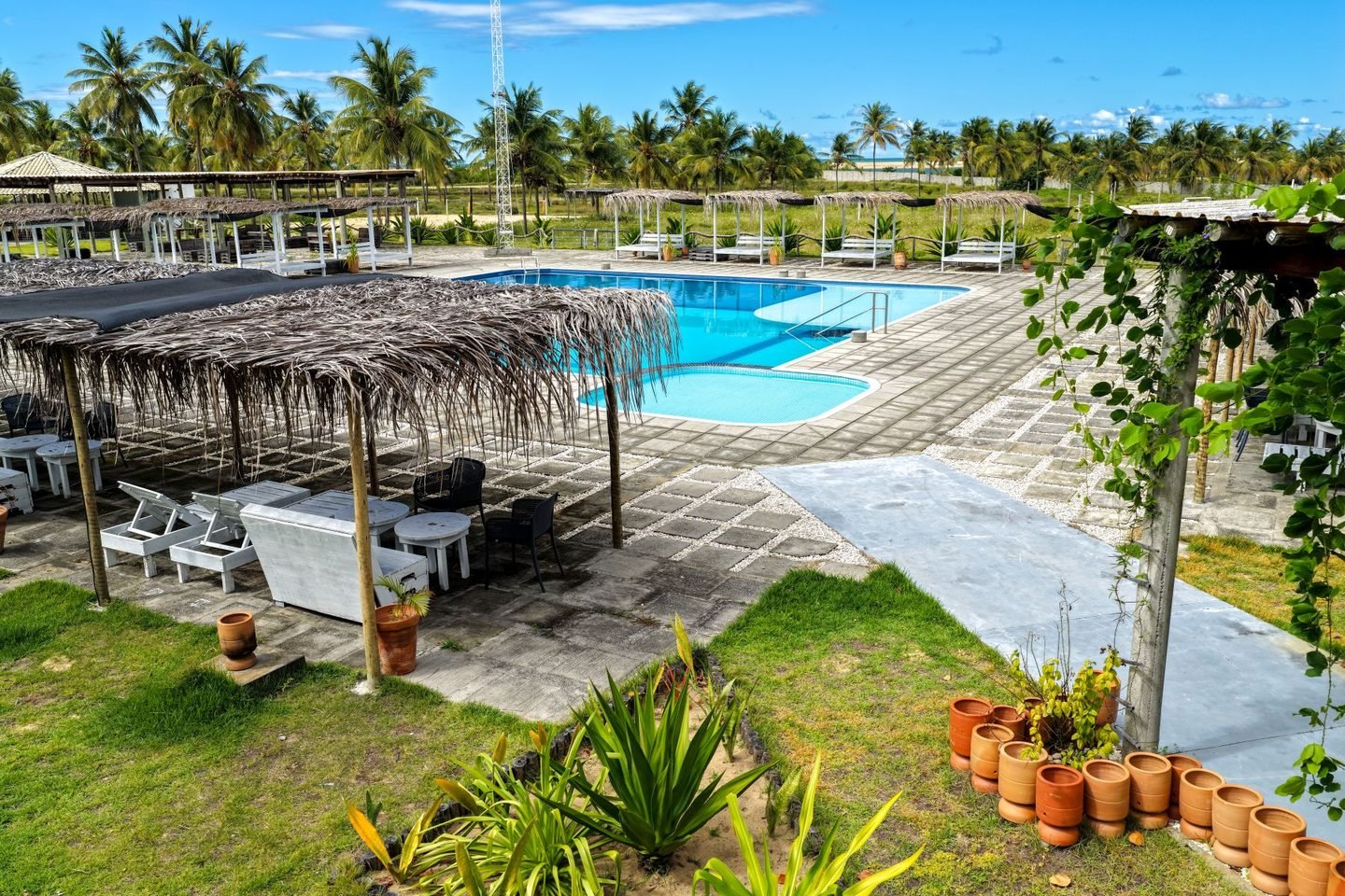 Área da piscina do Ecoprivillege Hotel